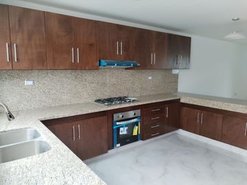 CASA NUEVA EN VENTA EN LA ANTIGUA CEMENTERA, PUEBLA, 3recamaras, tv, roof garden