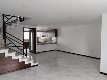 CASA NUEVA EN VENTA EN LA ANTIGUA CEMENTERA, PUEBLA, 3recamaras, tv, roof garden