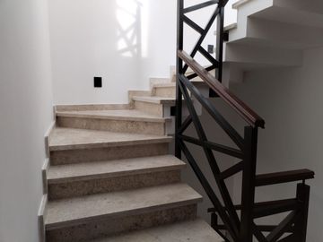 CASA NUEVA EN VENTA EN LA ANTIGUA CEMENTERA, PUEBLA, 3recamaras, tv, roof garden
