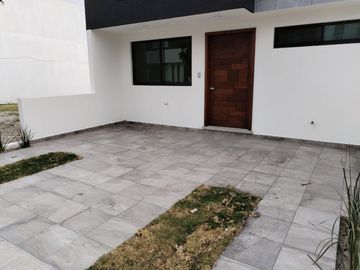 CASA NUEVA EN VENTA EN LA ANTIGUA CEMENTERA, PUEBLA, 3recamaras, tv, roof garden