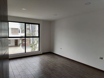 CASA NUEVA EN VENTA EN LA ANTIGUA CEMENTERA, PUEBLA, 3recamaras, tv, roof garden