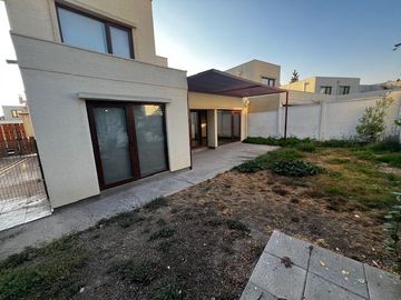 Casa En Condominio 3d/3b Cercano A Jumbo Peñalolen