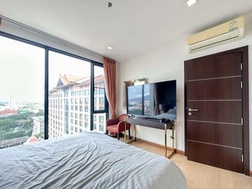 For Sale: The Astra Condo - Fully Decorated Corner Unit with Stunning City View, Including Tenant, in Chang Klan Subdistrict, Mueang Chiang Mai Distri