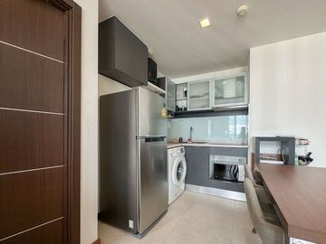 For Sale: The Astra Condo - Fully Decorated Corner Unit with Stunning City View, Including Tenant, in Chang Klan Subdistrict, Mueang Chiang Mai Distri