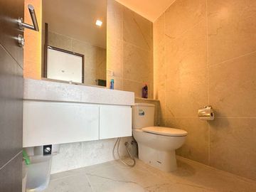 For Sale: The Astra Condo - Fully Decorated Corner Unit with Stunning City View, Including Tenant, in Chang Klan Subdistrict, Mueang Chiang Mai Distri