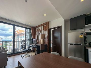 For Sale: The Astra Condo - Fully Decorated Corner Unit with Stunning City View, Including Tenant, in Chang Klan Subdistrict, Mueang Chiang Mai Distri