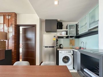 For Sale: The Astra Condo - Fully Decorated Corner Unit with Stunning City View, Including Tenant, in Chang Klan Subdistrict, Mueang Chiang Mai Distri