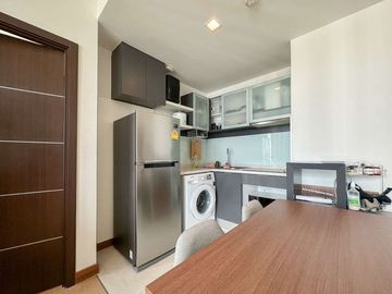 For Sale: The Astra Condo - Fully Decorated Corner Unit with Stunning City View, Including Tenant, in Chang Klan Subdistrict, Mueang Chiang Mai Distri