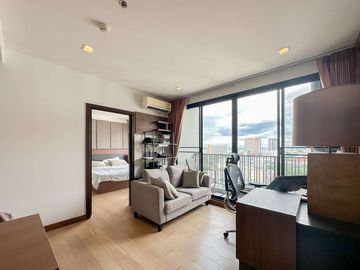 For Sale: The Astra Condo - Fully Decorated Corner Unit with Stunning City View, Including Tenant, in Chang Klan Subdistrict, Mueang Chiang Mai Distri