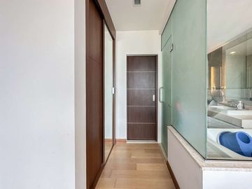 For Sale: The Astra Condo - Fully Decorated Corner Unit with Stunning City View, Including Tenant, in Chang Klan Subdistrict, Mueang Chiang Mai Distri