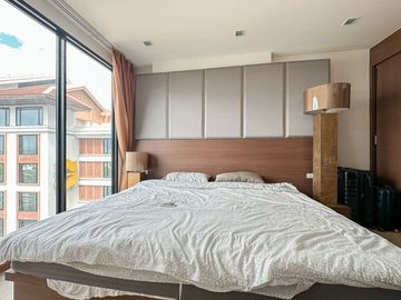 For Sale: The Astra Condo - Fully Decorated Corner Unit with Stunning City View, Including Tenant, in Chang Klan Subdistrict, Mueang Chiang Mai Distri