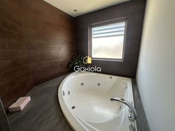 Se VENDE Casa en La Primavera, Barrio San Agustin