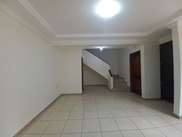 CASA EN VENTA CON AREA VERDE EN MACHANGARA