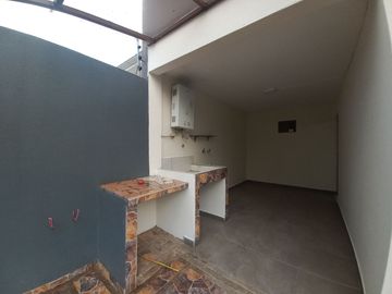 CASA EN VENTA CON AREA VERDE EN MACHANGARA