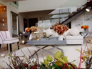 CASA EN VENTA, 4 REC 1 EN PLANTA BAJA, LOMAS DEL MOLINO, TERRENO EXCEDENTE, EQUIPADA