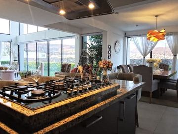 CASA EN VENTA, 4 REC 1 EN PLANTA BAJA, LOMAS DEL MOLINO, TERRENO EXCEDENTE, EQUIPADA
