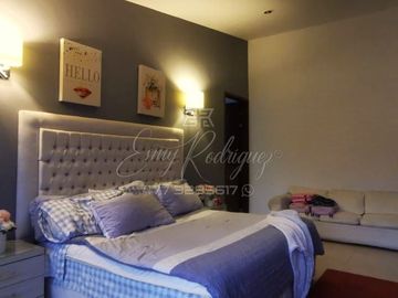 CASA EN VENTA, 4 REC 1 EN PLANTA BAJA, LOMAS DEL MOLINO, TERRENO EXCEDENTE, EQUIPADA