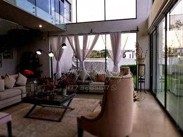 CASA EN VENTA, 4 REC 1 EN PLANTA BAJA, LOMAS DEL MOLINO, TERRENO EXCEDENTE, EQUIPADA