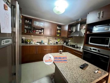 Hermosa casa rentera de venta, Sector Basílica C1180