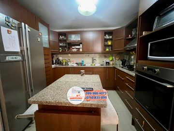 Hermosa casa rentera de venta, Sector Basílica C1180