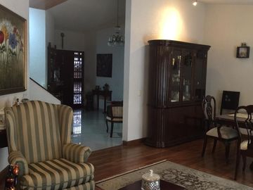 CASA EN CALLE PRIVADA (EXCELENTE UBICACIÓN)