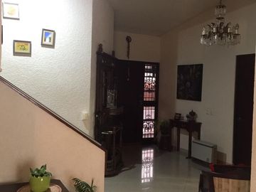 CASA EN CALLE PRIVADA (EXCELENTE UBICACIÓN)