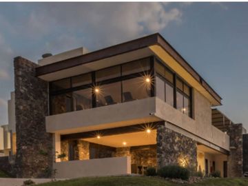Residencia rooftop y Jardín, con ventanales, espacios amplios, pre-construcción, Zibata venta, Queretaro.