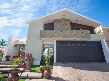 VENTA- Casa en Fraccionamiento El Cid, Mazatlan, Sinaloa