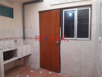 Ocasion Venta Departamento 1Er Piso 3 Hab/ 2 Baños Lavanderia Cochera 186M2 Espalda Cdra 7 Av Santa Rosa La Perla
