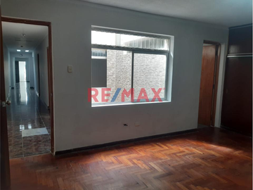 Ocasion Venta Departamento 1Er Piso 3 Hab/ 2 Baños Lavanderia Cochera 186M2 Espalda Cdra 7 Av Santa Rosa La Perla
