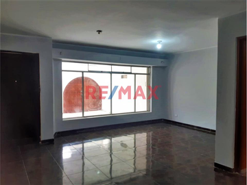 Ocasion Venta Departamento 1Er Piso 3 Hab/ 2 Baños Lavanderia Cochera 186M2 Espalda Cdra 7 Av Santa Rosa La Perla
