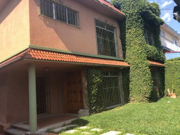 Residencia Céntrica, Zona Teatro del Estado. Excelente ubicación en Venta