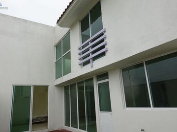 ESPECTACULAR casa dentro de fraccionamiento RESIDENCIAL