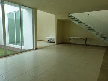 ESPECTACULAR casa dentro de fraccionamiento RESIDENCIAL