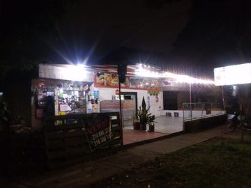 se vende casa esquinera para remodelar en la flora- norte