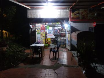 se vende casa esquinera para remodelar en la flora- norte