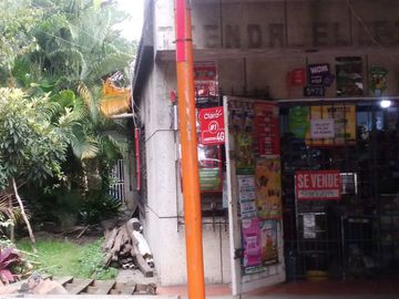 se vende casa esquinera para remodelar en la flora- norte