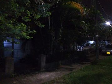 se vende casa esquinera para remodelar en la flora- norte