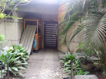se vende casa esquinera para remodelar en la flora- norte