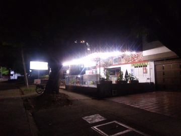 se vende casa esquinera para remodelar en la flora- norte
