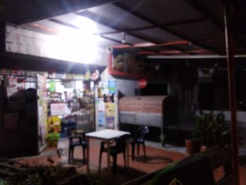 se vende casa esquinera para remodelar en la flora- norte