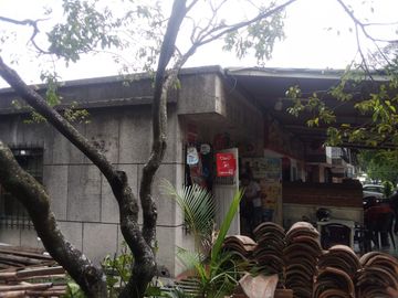 se vende casa esquinera para remodelar en la flora- norte