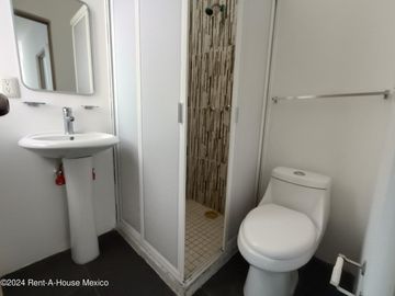 Depa en venta en Gustavo Amadero, Vasco de Quiroga CDMX  24-4917MTZ