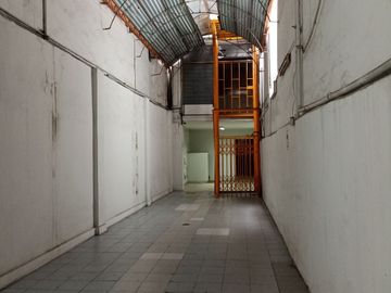 VENTA DE LOCAL COMERCIAL, 1400 M2 EN 4 PISOS, ZONFICACION CZ
