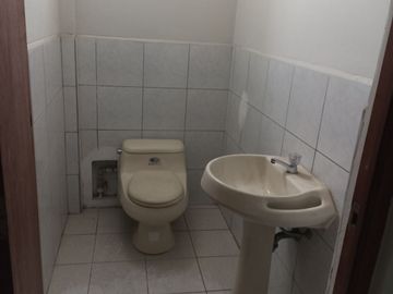 VENTA DE LOCAL COMERCIAL, 1400 M2 EN 4 PISOS, ZONFICACION CZ
