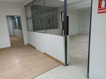 VENTA DE LOCAL COMERCIAL, 1400 M2 EN 4 PISOS, ZONFICACION CZ