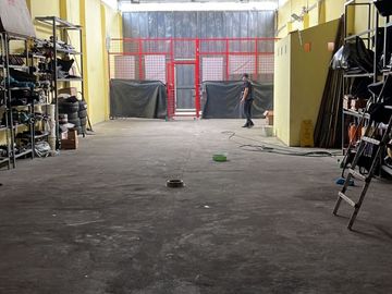 Venta de bodega Mapasingue Oeste 320m2 via a Daule, con 80m2 Oficinas