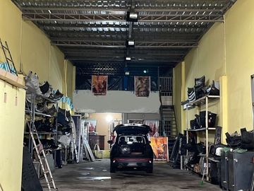 Venta de bodega Mapasingue Oeste 320m2 via a Daule, con 80m2 Oficinas