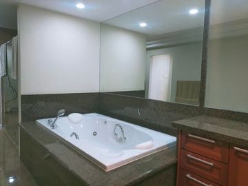 Luxury Modern-Style House Overlooking the City in Busay