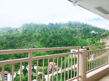 Luxury Modern-Style House Overlooking the City in Busay